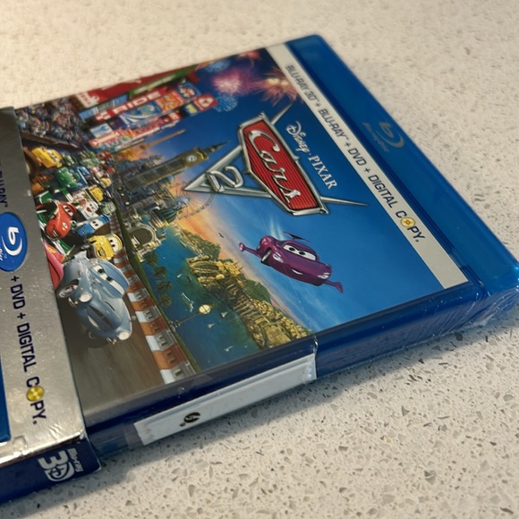 Cars 2 Blu-Ray +DVD +Digital copy - Picture 4 of 5